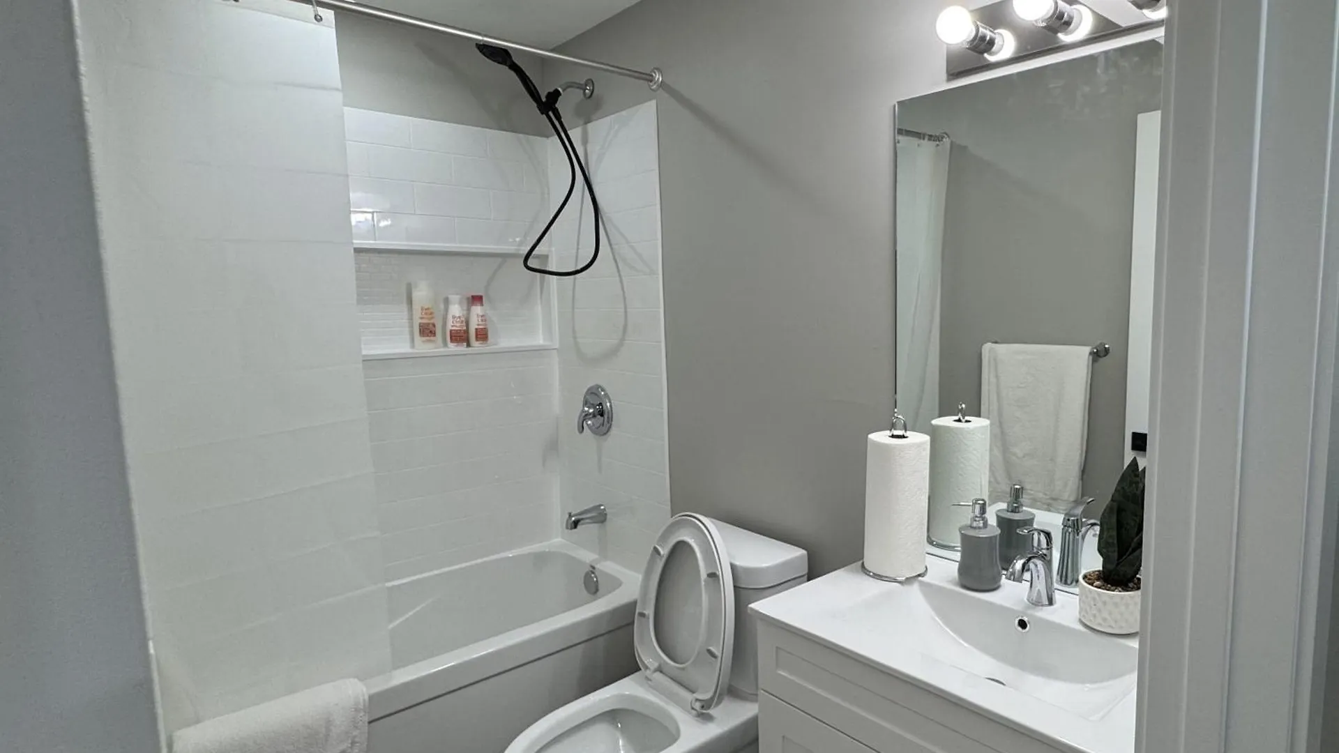 Evelyn'S Manor Apartment Winnipeg Homestay